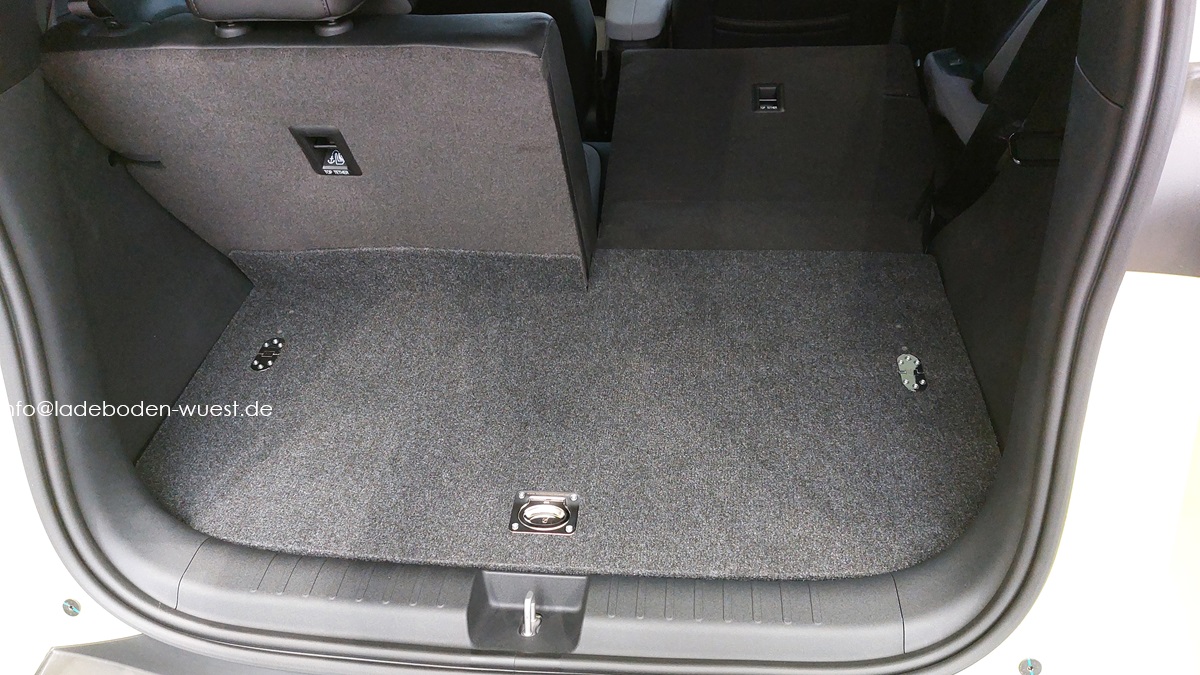 Wüst Ladeboden im BYD Dolphin SURF